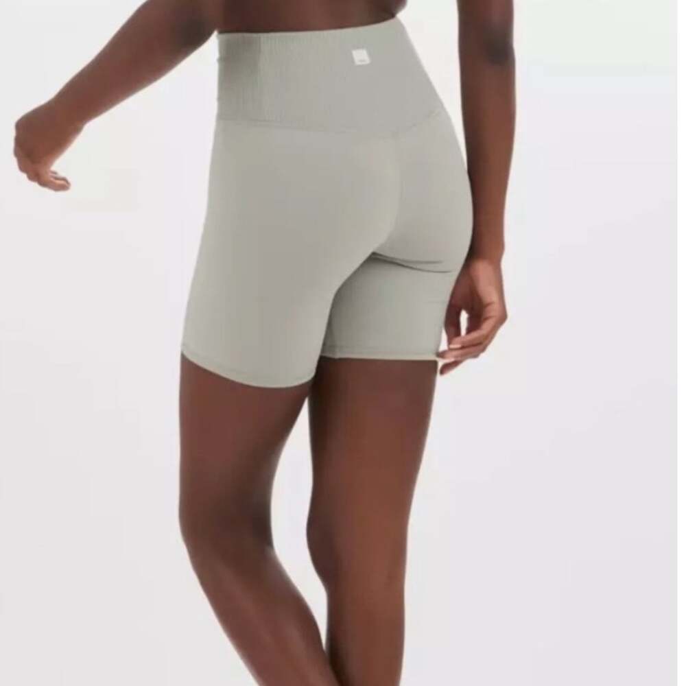 Vuori Women's Rib Studio Bike Short Eucalyptus Size Large Gym Yoga Run Workout